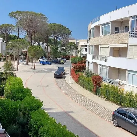 Reina 3 Lalzi Bay Lura2